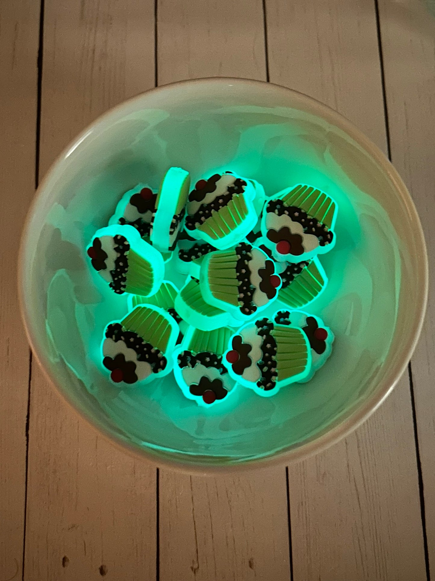 Green Cupcake Glow Focal Bead