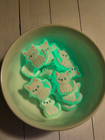 White Cat Glow Focal Bead